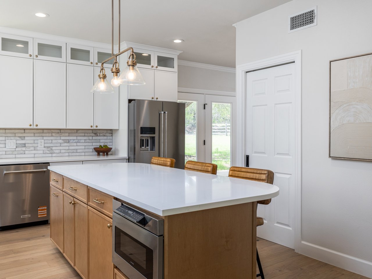 Fully Reimagined Hill Country Retreat w/ Private Guest Apartment + 3-Car Garage