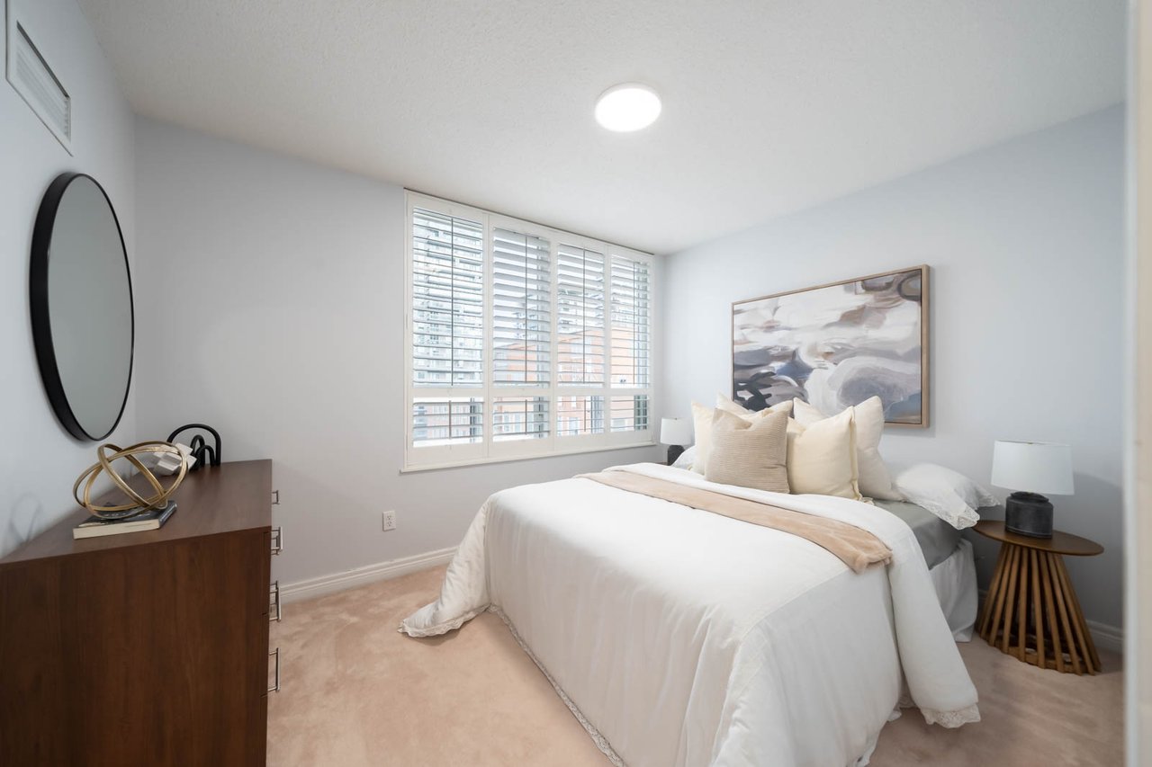 43 Eglinton Ave E Unit 1902 