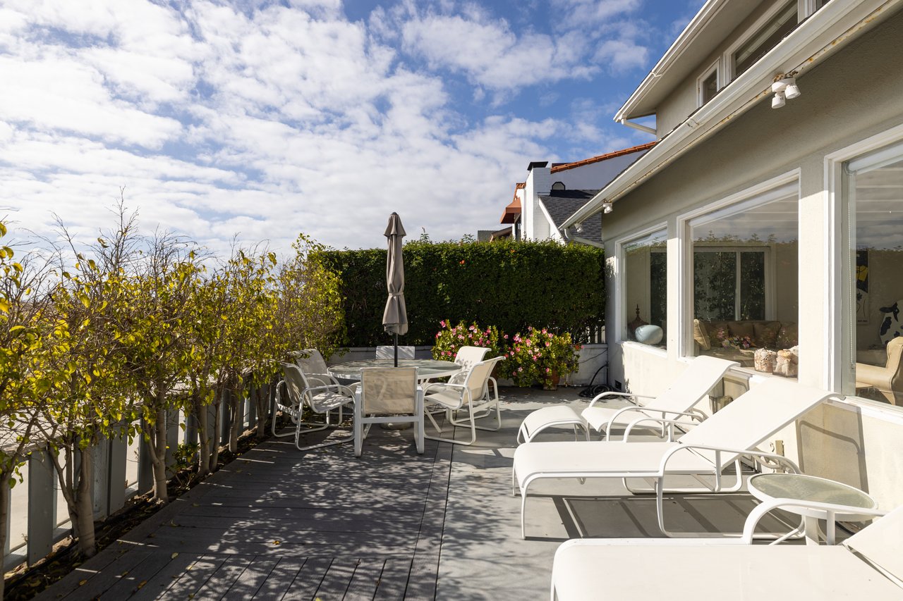 1309 E Balboa Boulevard