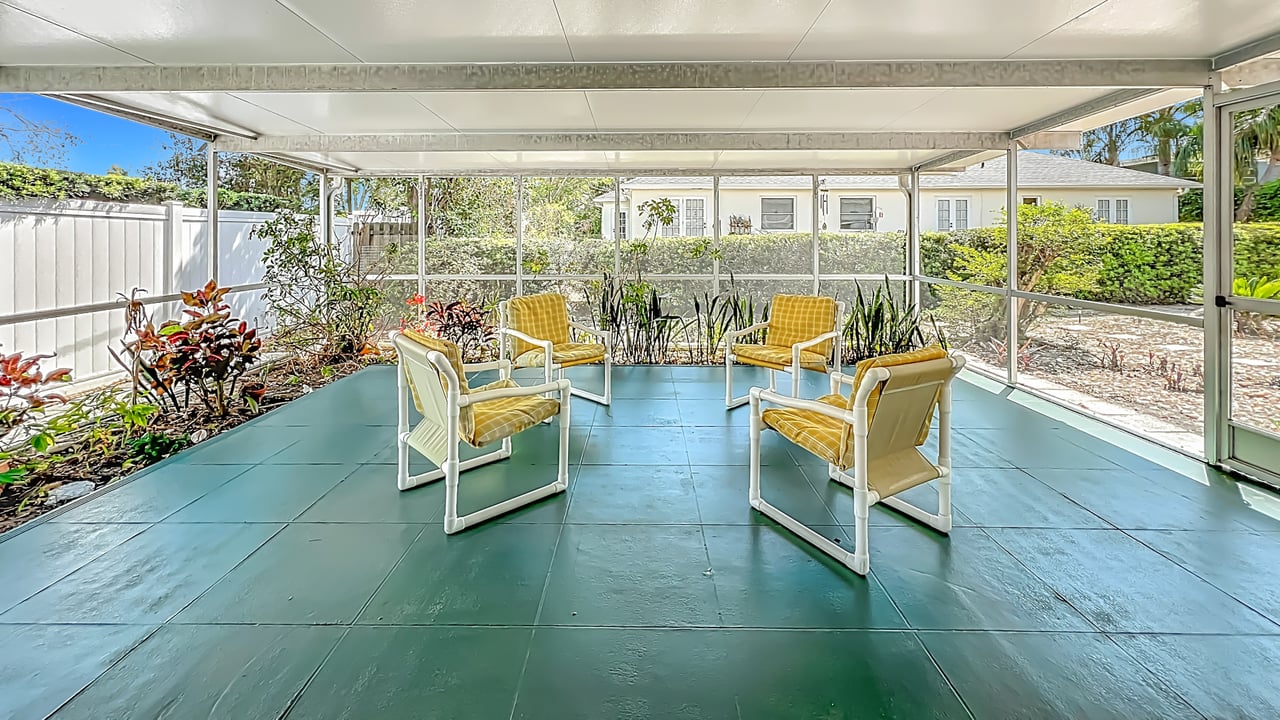 Mid-Century Modern 4-Bedroom in Dommerich Hills, Maitland