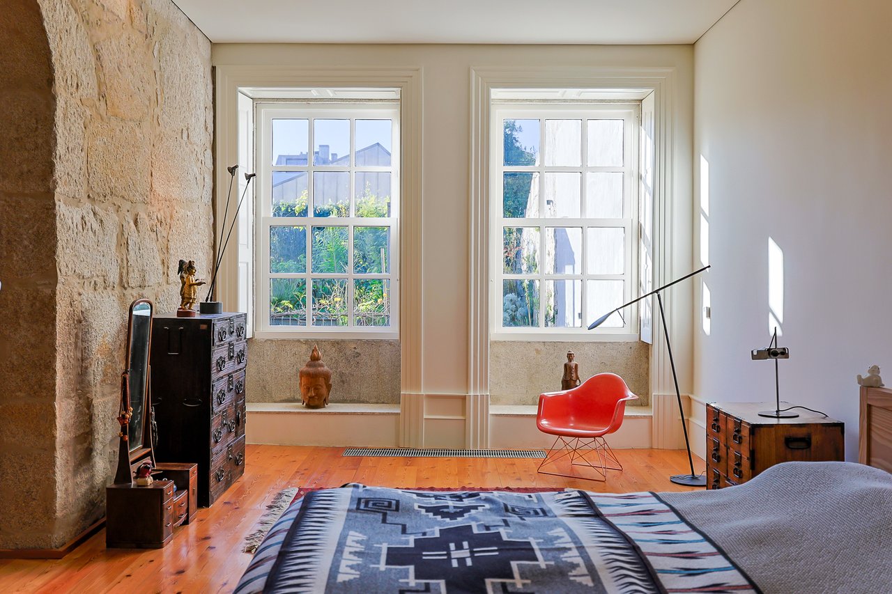 Elegant Two-Bedroom Loft with Garden in Historic Downtown Porto