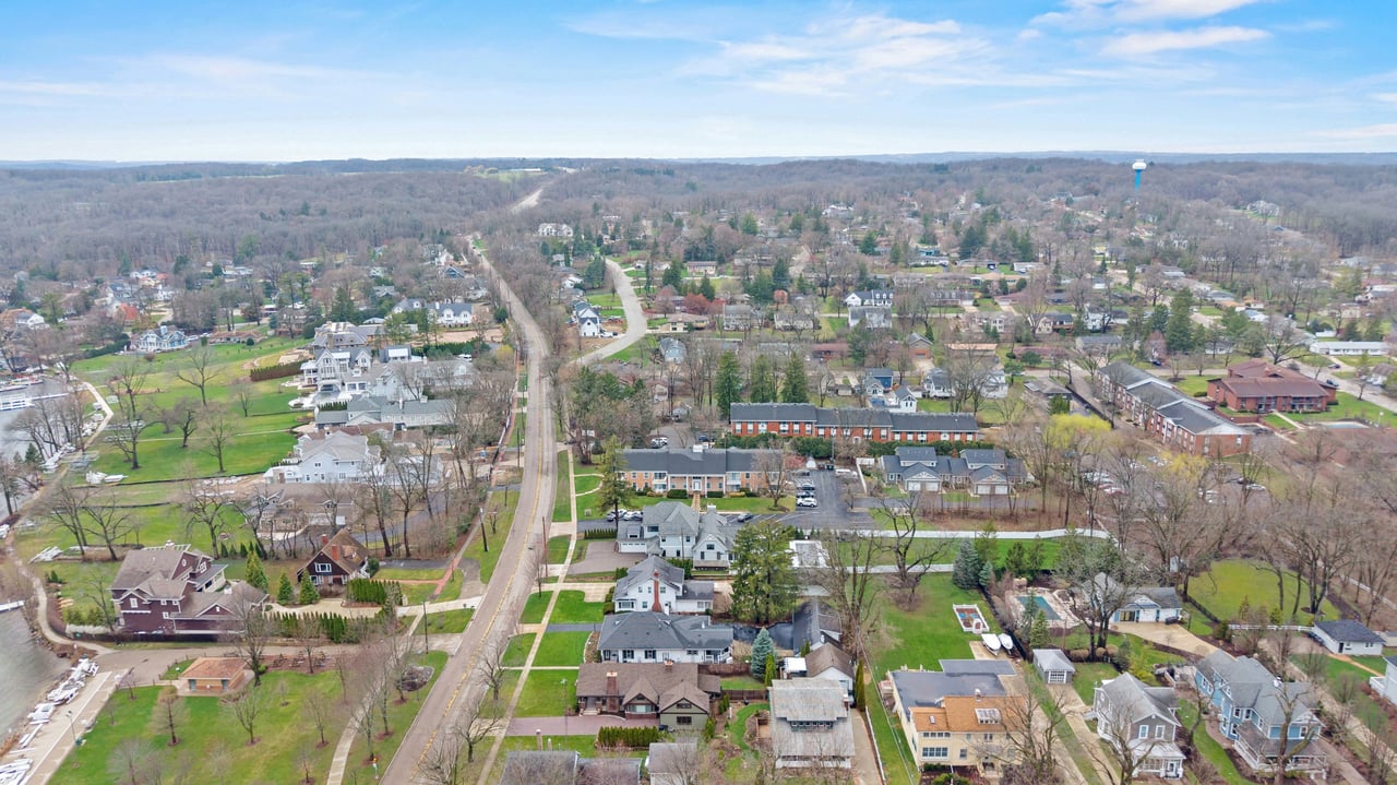 1305 W. Main St. Unit 202 Lake Geneva, WI 53147