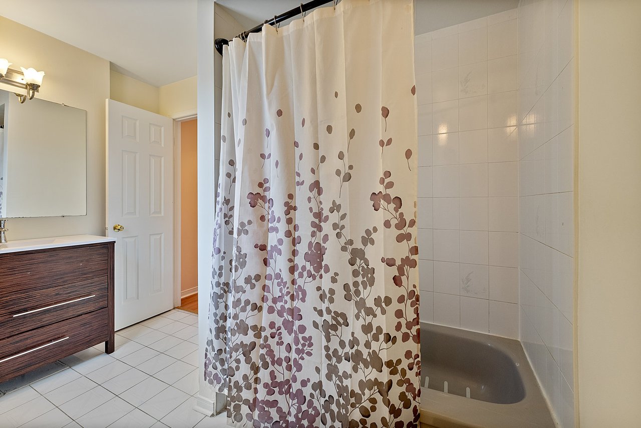 28 Thornway Ave
