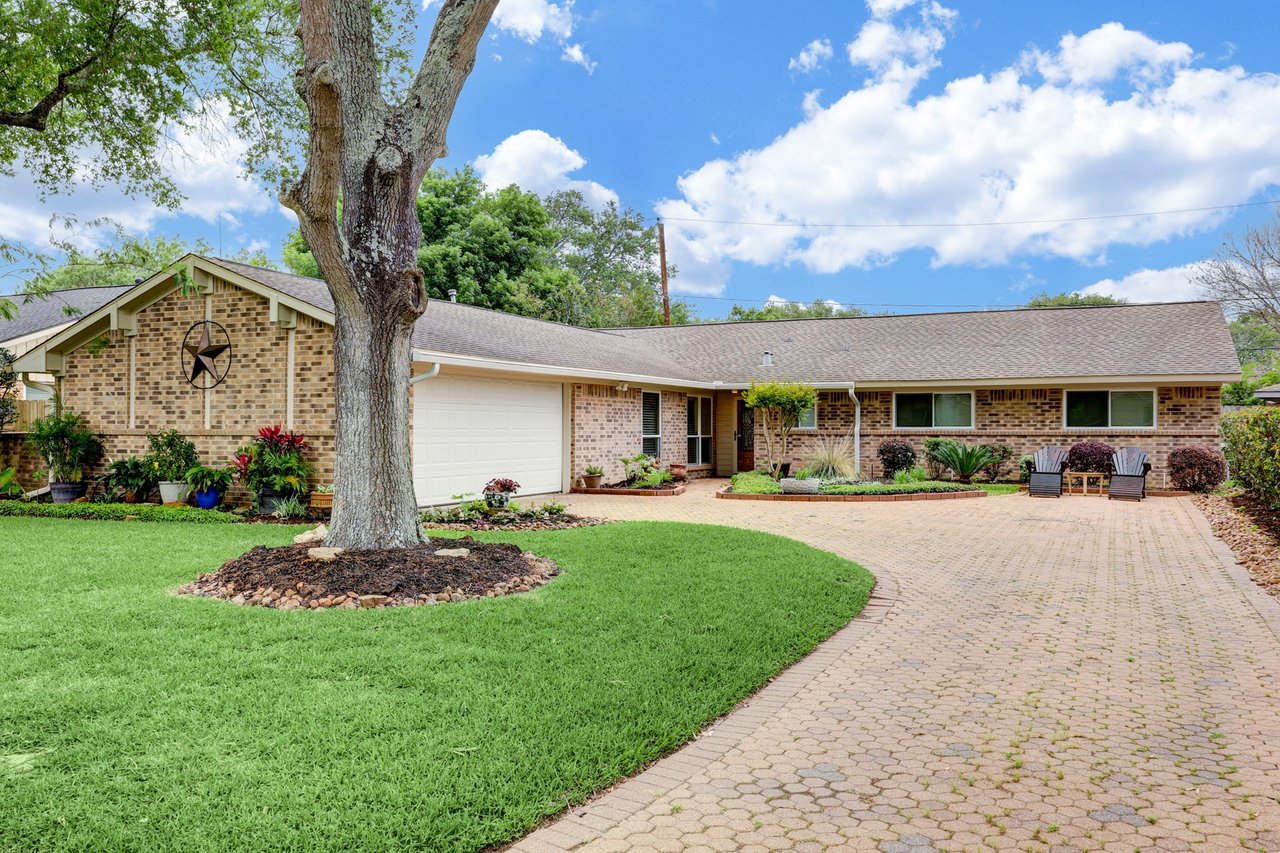 707 Seaway Dr