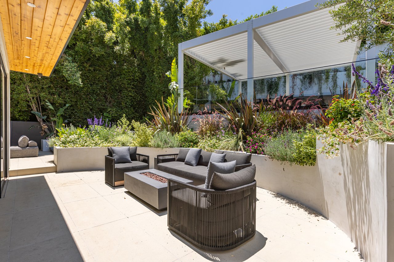 Luxury Gated Villa w/ Pool, Spa & Designer Interiors