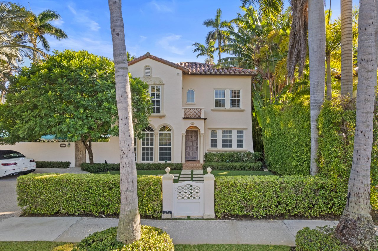 Double Lot Charmer In Town