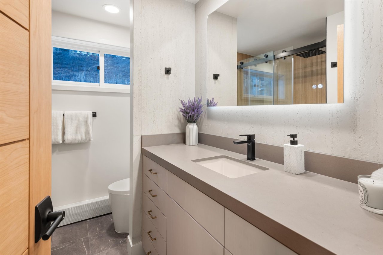 Designer Living with Unmatched Mountain Views