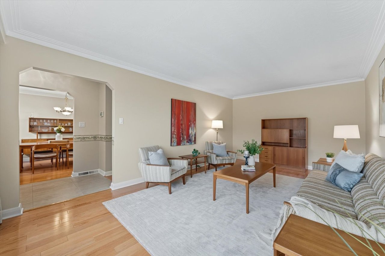 6 Berryton Ave