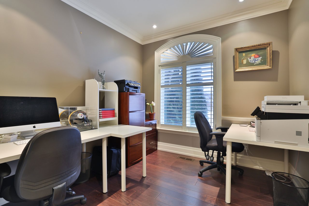 390 Seaton Drive, Oakville