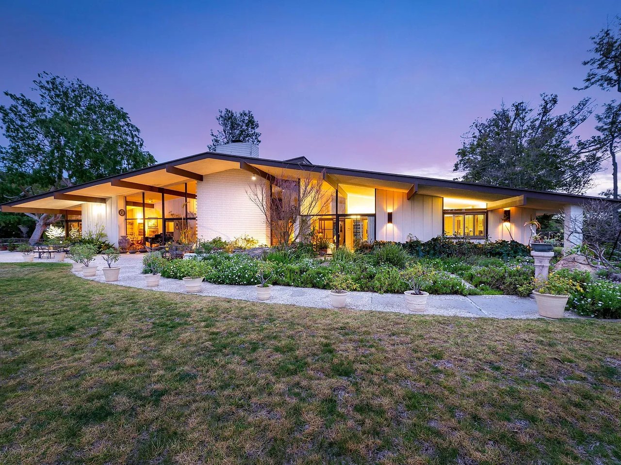 675 Fairway Dr, Camarillo, CA 93010