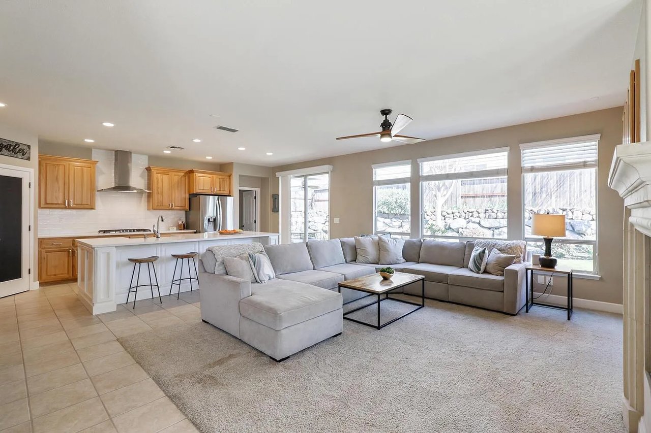 2200 Red Hawk Ct