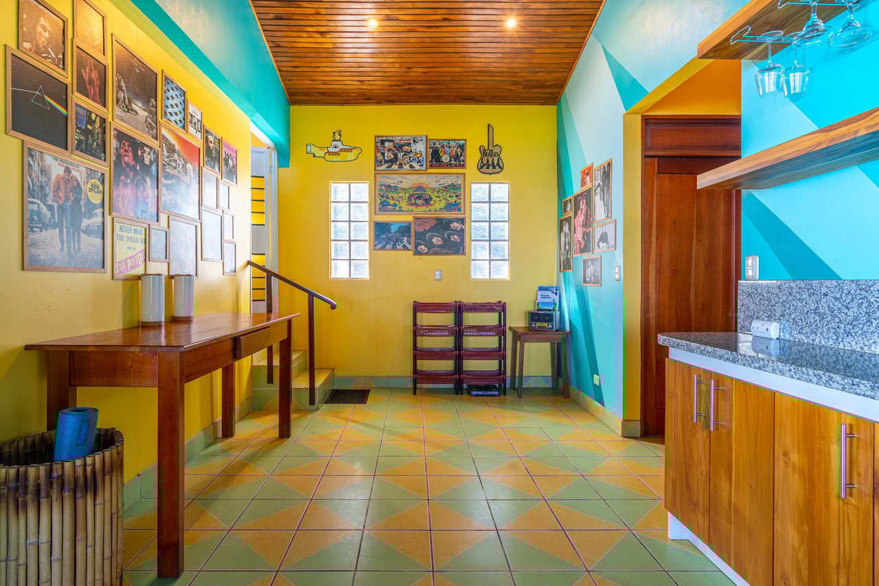 Casa Vista Harmonia, Legendary Ocean Views and Sustainable Living!