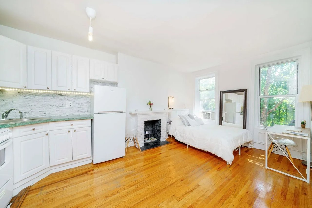 88 Horatio Street Unit: 4B