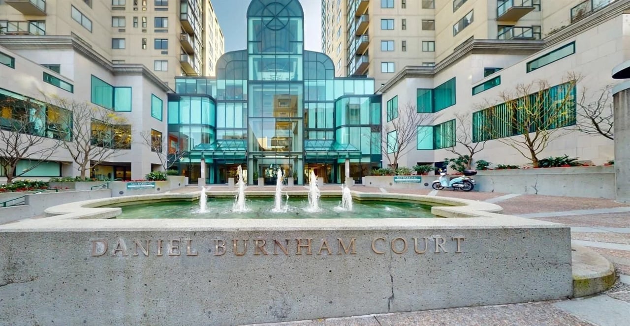 Daniel Burnham Court