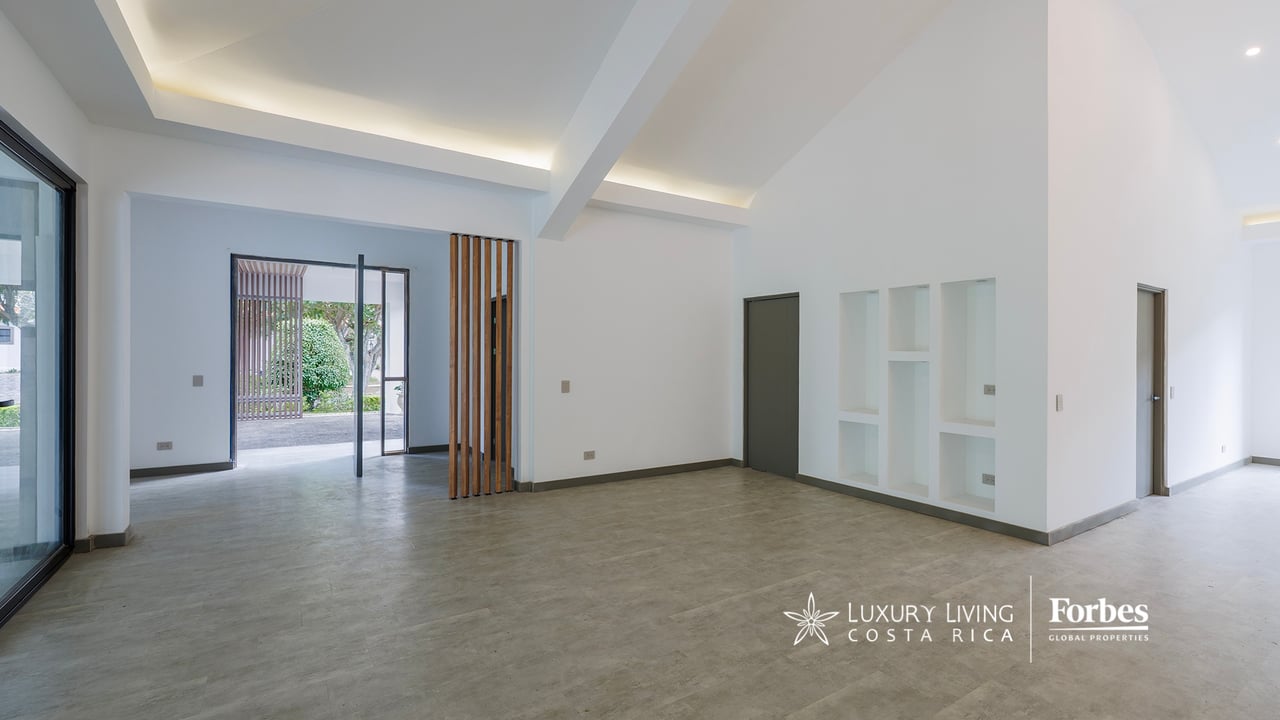 21468 - Remodeled 1-level house, 4 bedrooms, pool, terrace and garden