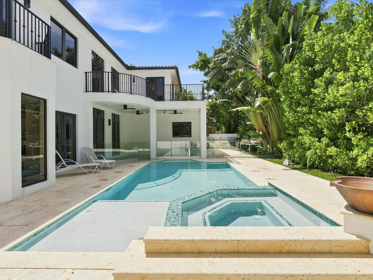 70 Camden Dr, Bal Harbour