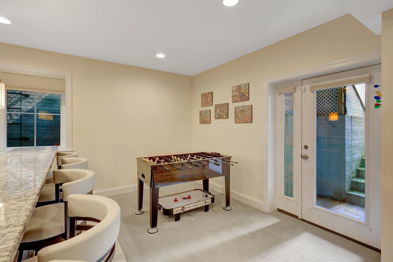 300 Jade Ct NW