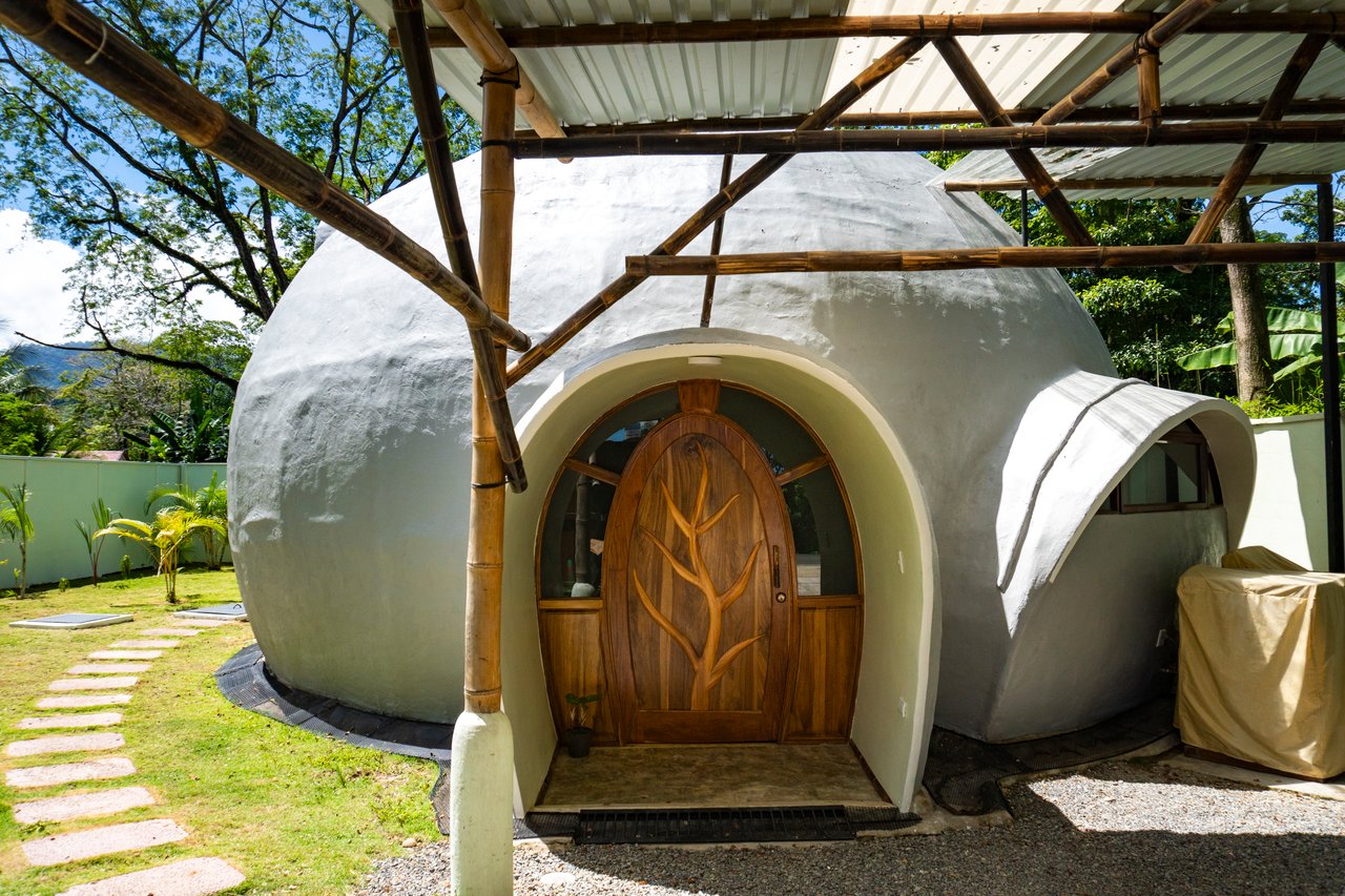 0.07 Acres – Unique 2 Bedroom Dome With Pool Walking Distance To The Beach!!!