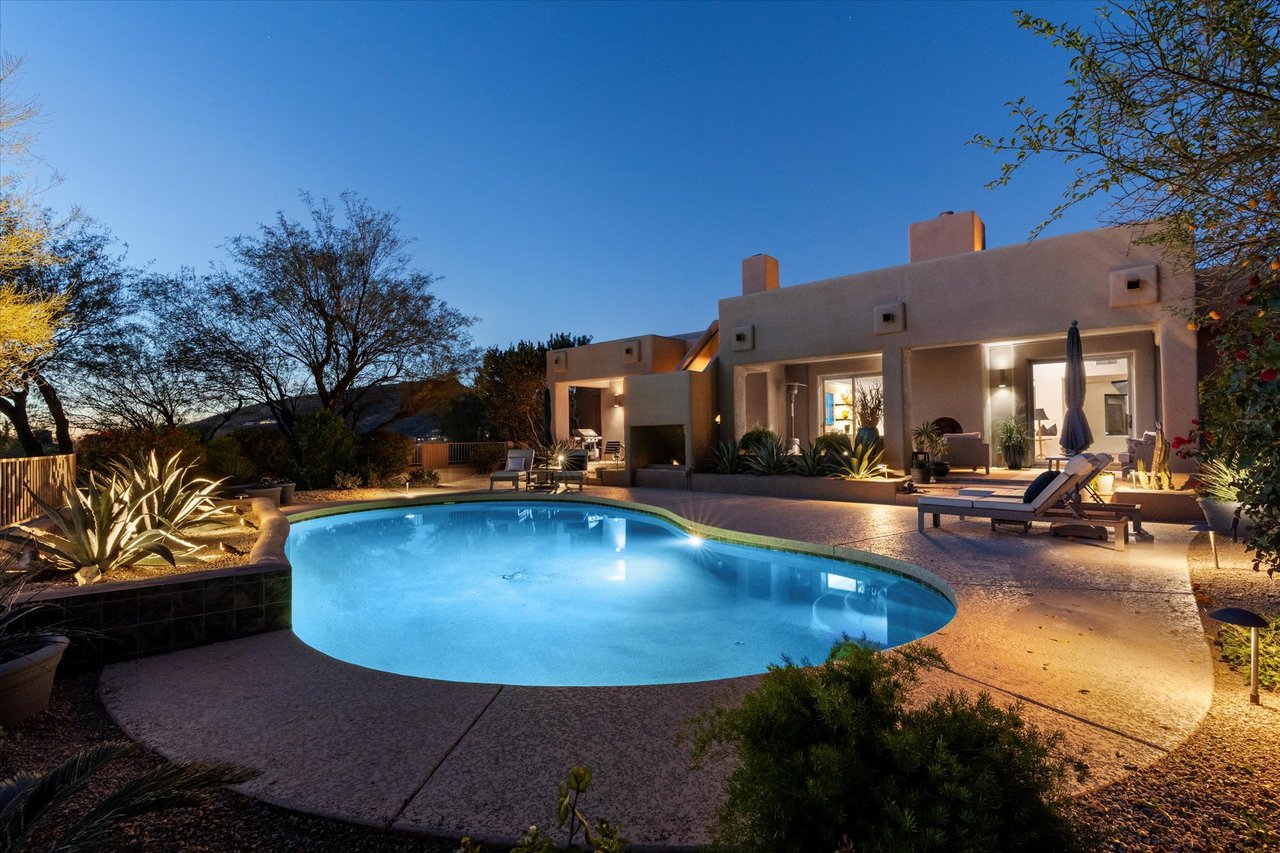 10046 E Hidden Valley Rd