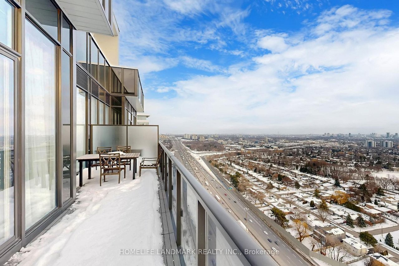 NORTH YORK'S PRESTIGIOUS COMMUNITY PENTHOUSE