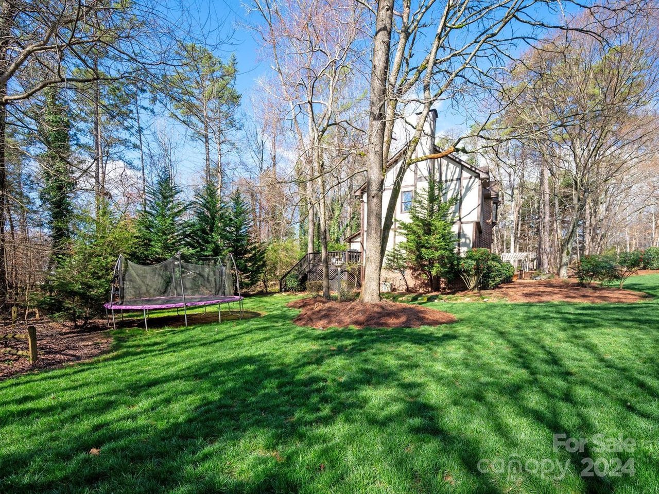 2324 Wedgewood Dr