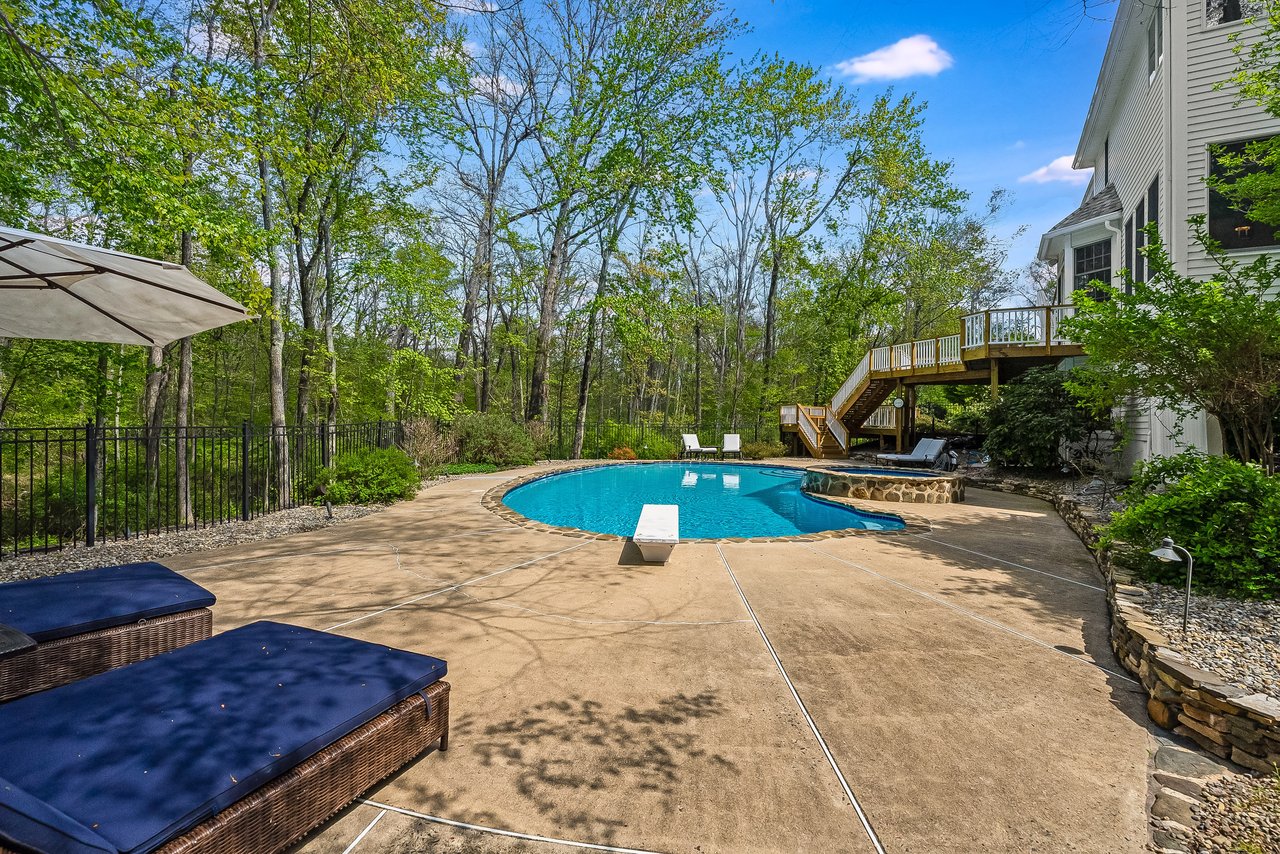 82 Woodman Ln