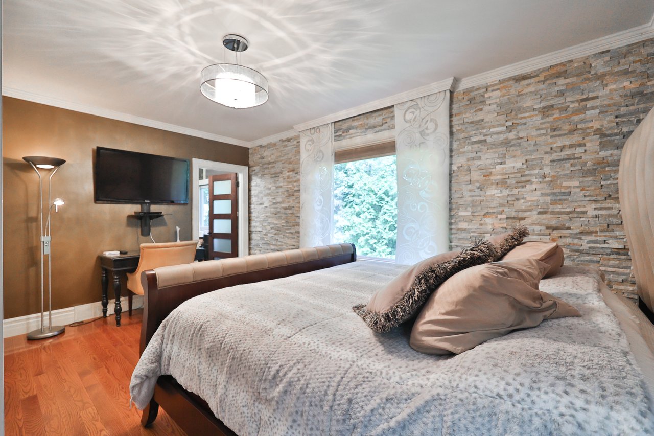 24 School Street, Waterdown