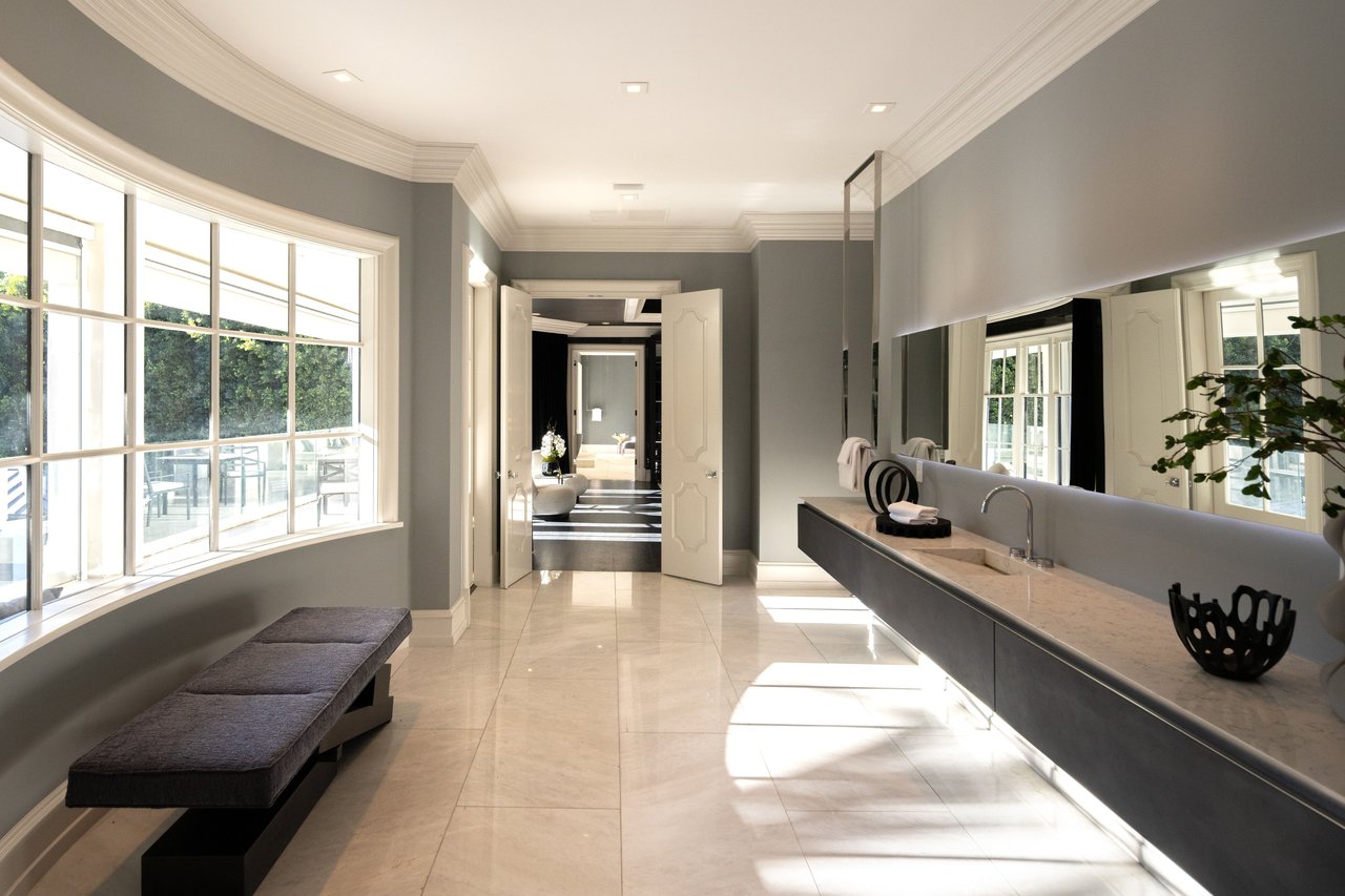 917 N Crescent Dr, Beverly Hills