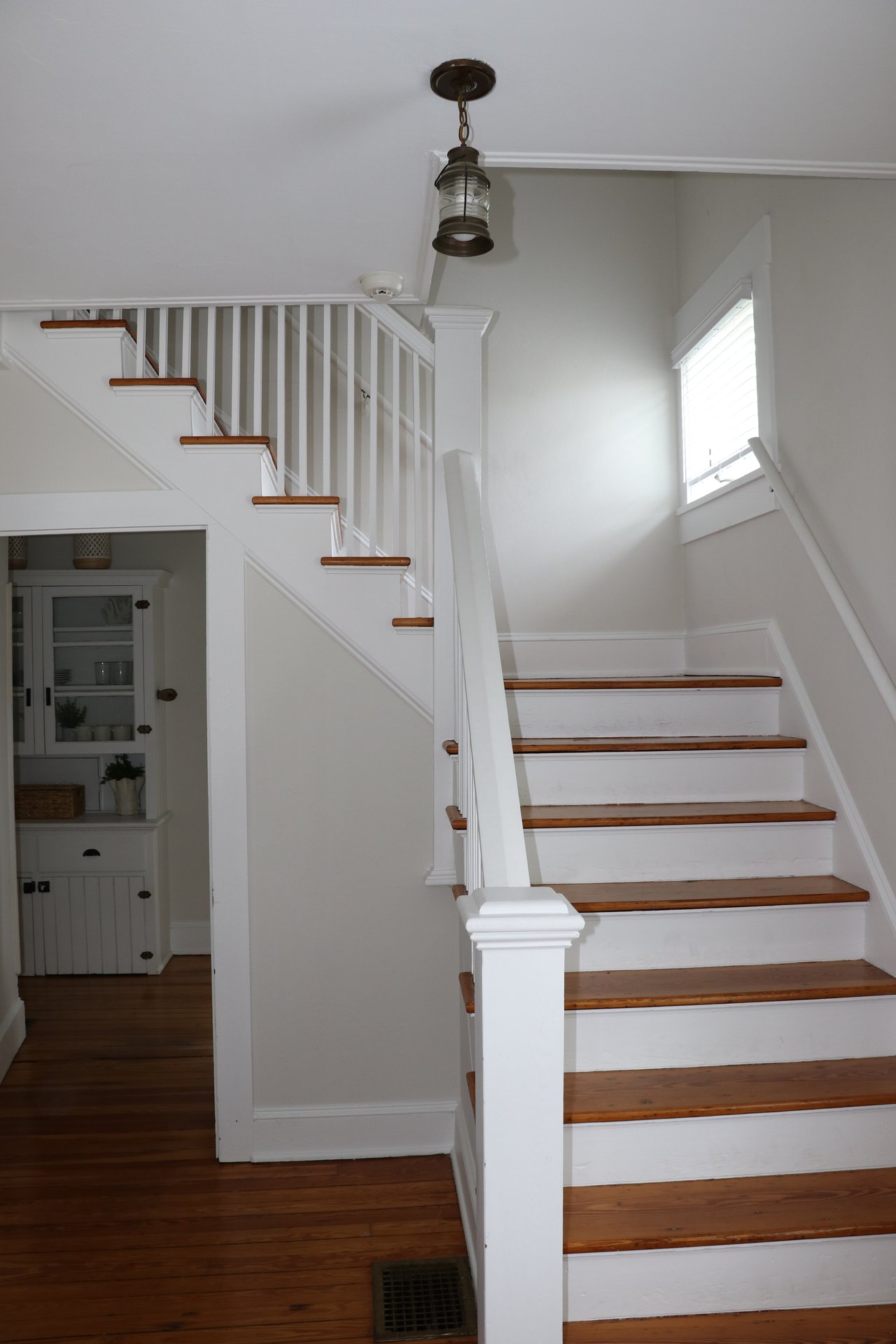 A Classic Bay Header with a Pool House