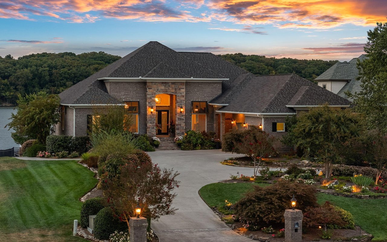 Wallace Luxury Spotlight | 3726 Promontory Point Louisville, TN 37777
