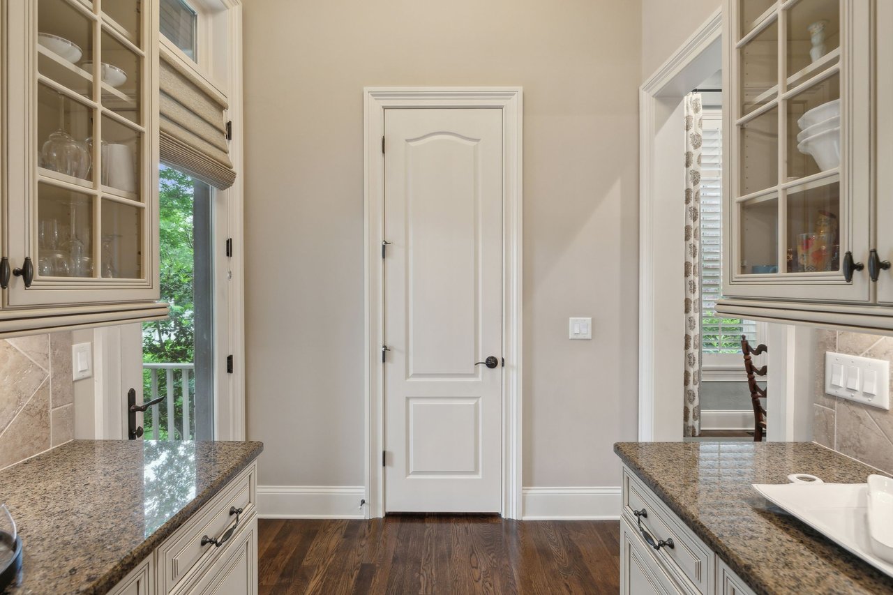 1025 Falling Leaf Cir