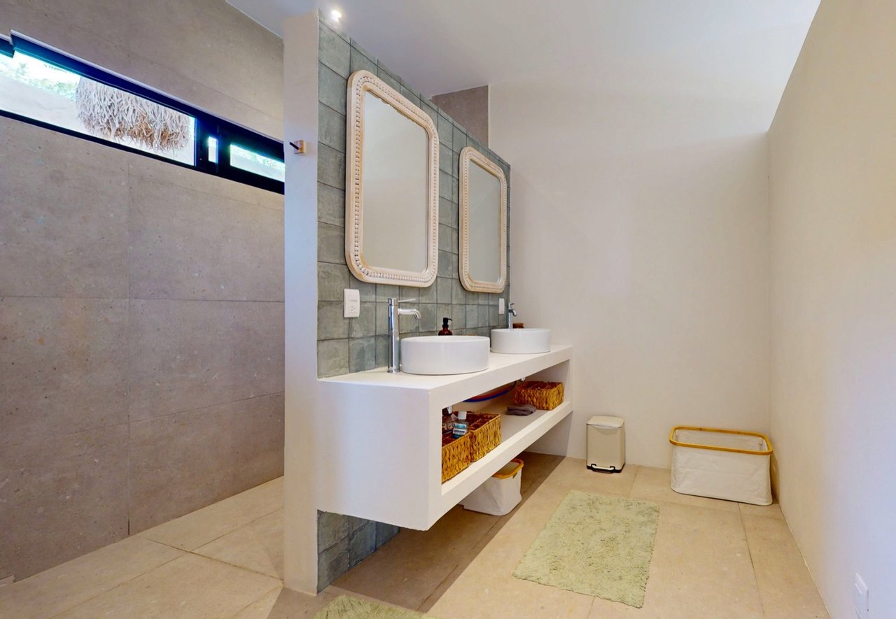 New Modern Ojochal Home with Pool, Office & Mountain Views 24/7 Security