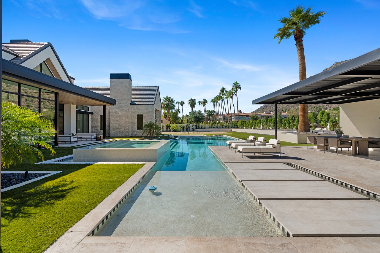 6230 E HILLCREST Boulevard