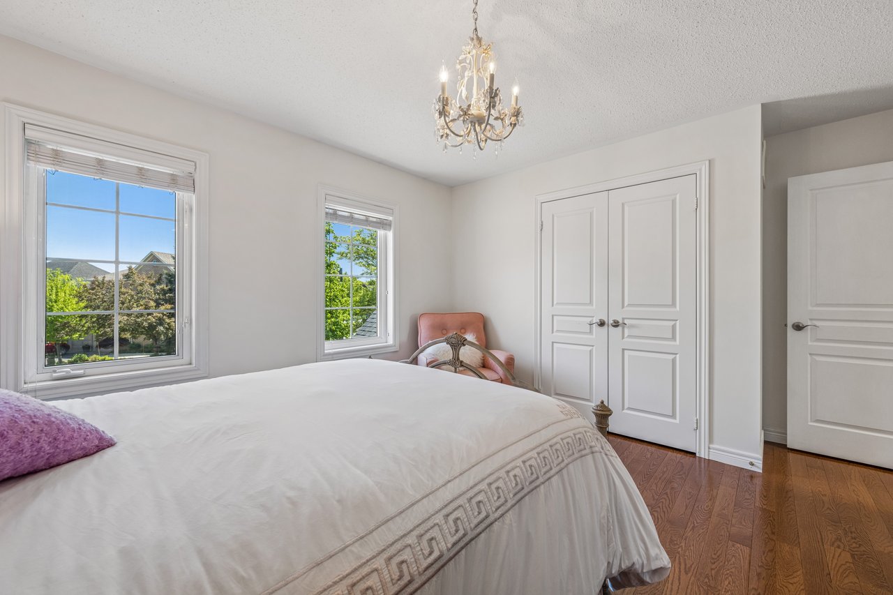 2283 Briargrove Circle, Oakville, ON