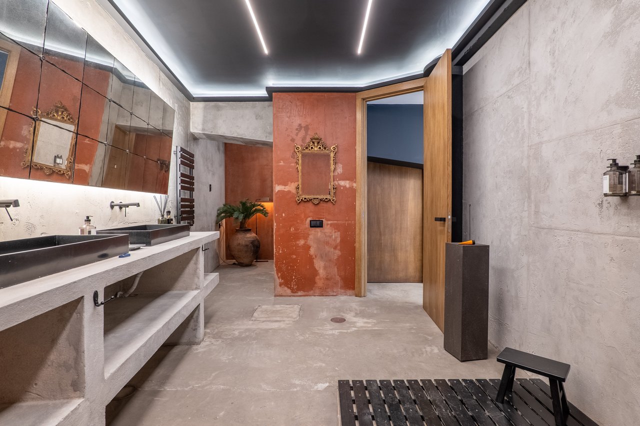 Versatile Loft-Style Living + Office Space in Porto’s Vibrant Art District