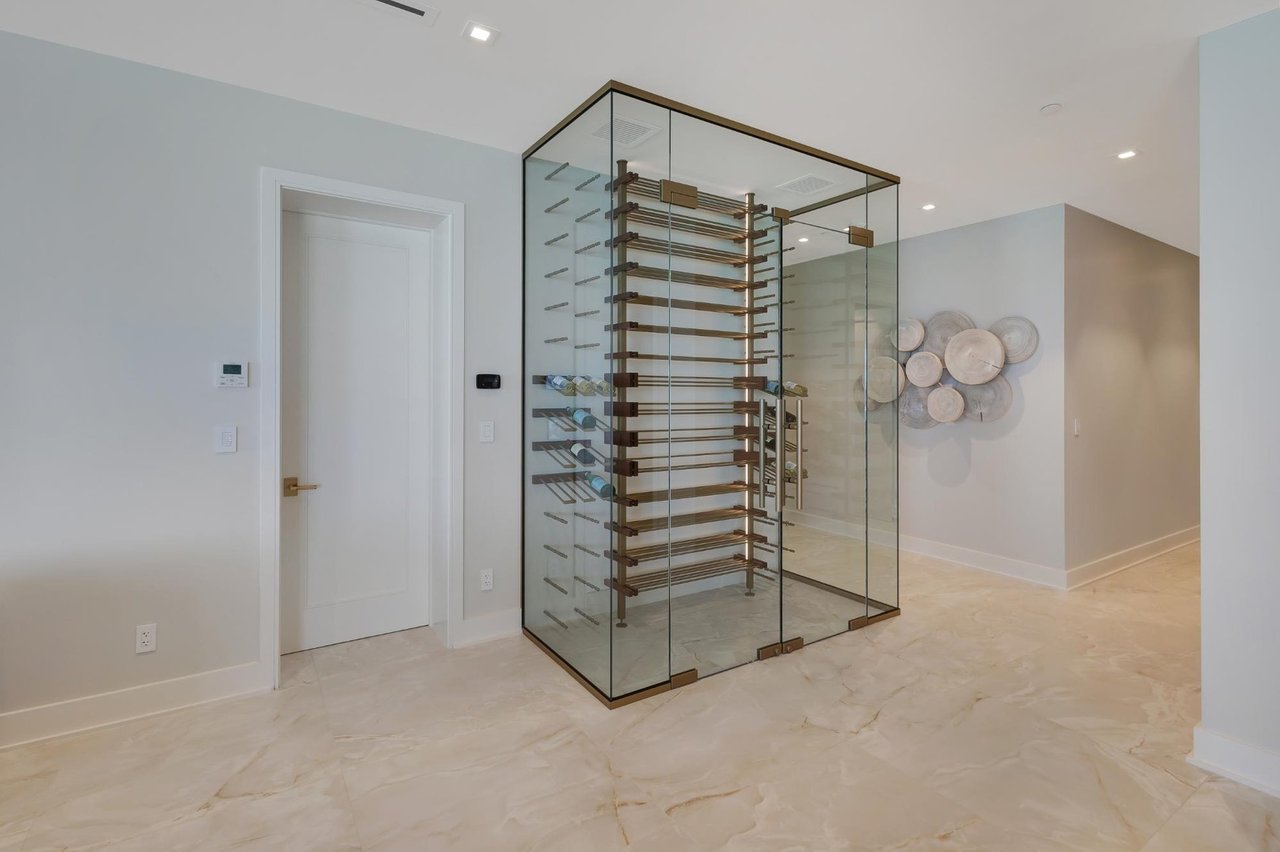 Aqualina Beach Front Apartment, 1103 