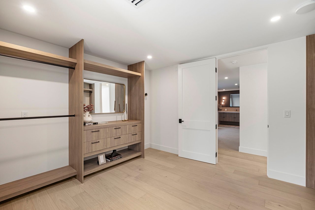 3500 E LINCOLN Drive 26