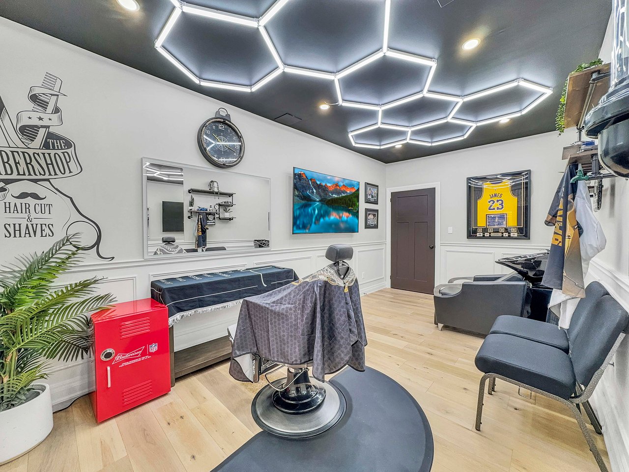 16 Westlake Blvd