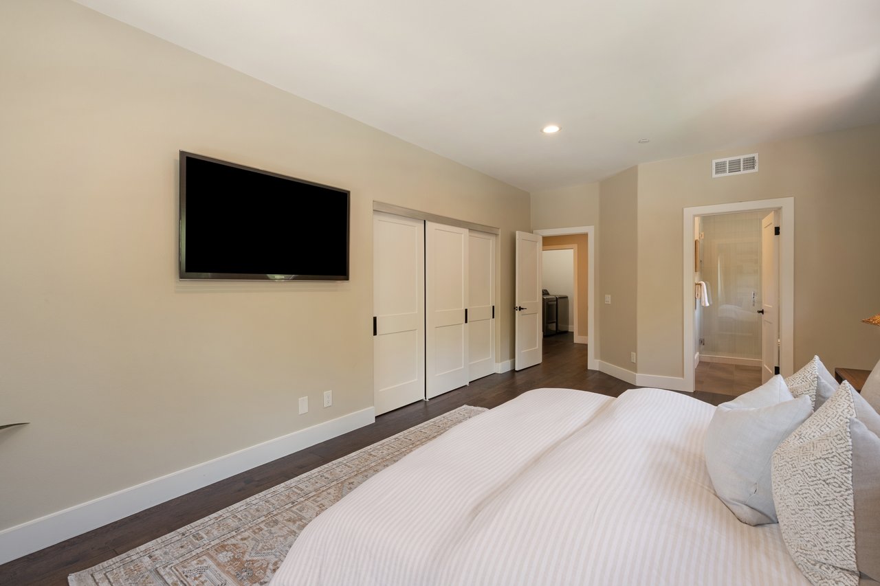 1805 Holly Tree Lane