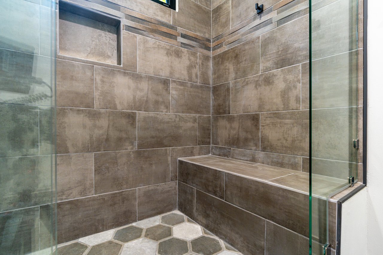 Tres Rios Waterfall House – Nature, Comfort & Elegance Combined, Brand New Construction with Warranty!