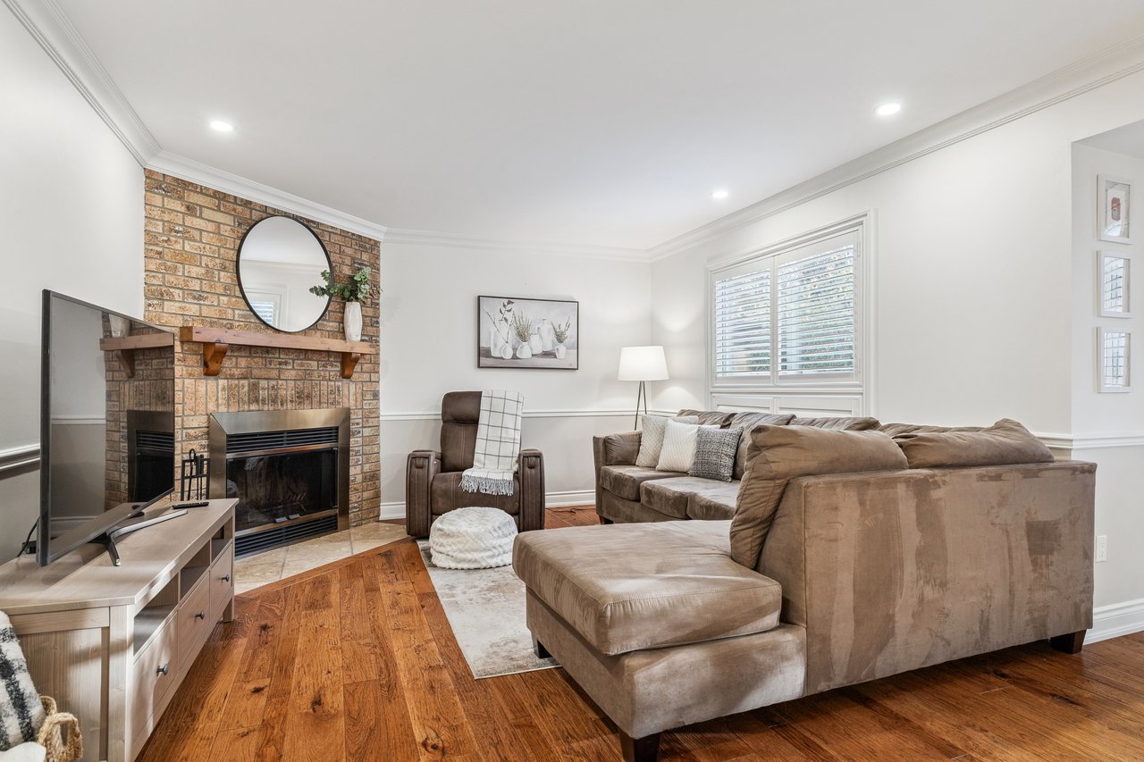 Impressive Home on Ravine Lot in Glen Abbey