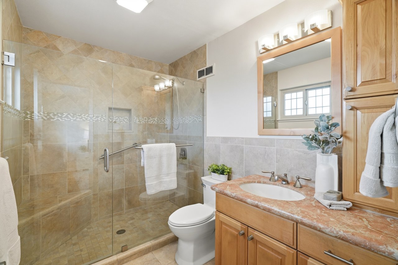 1554 Queenstown Court