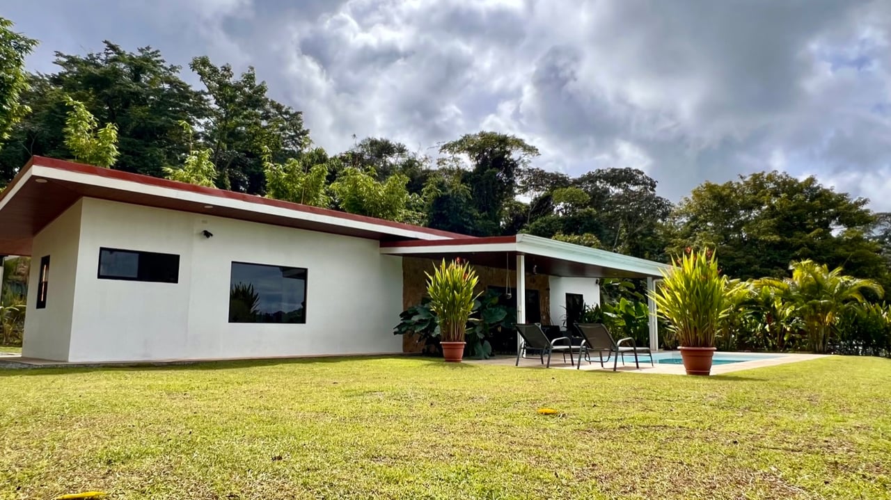 Brand New Modern Home in a Private Tropical Setting - Tres Rios