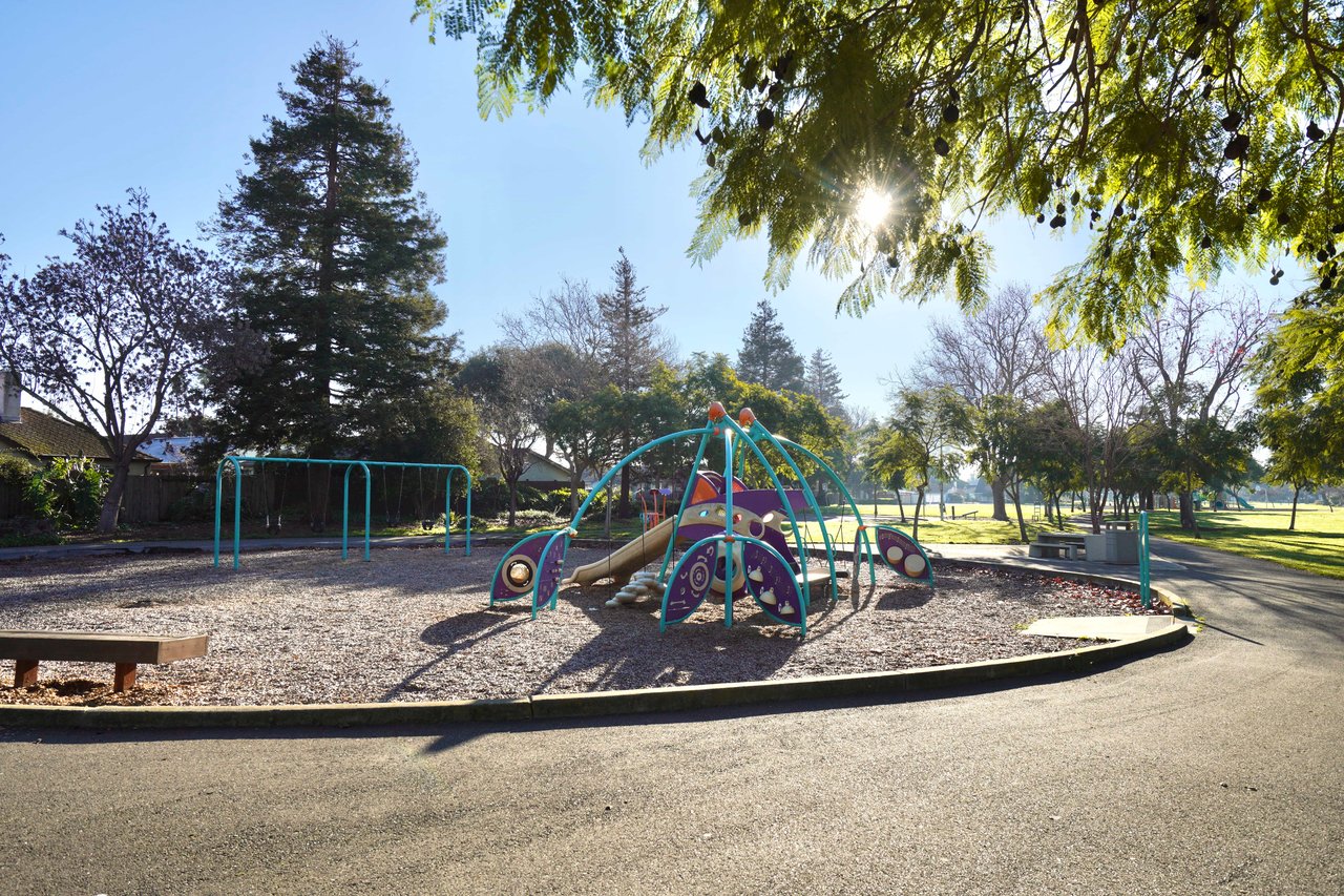 32490 Lake Temescal Ln