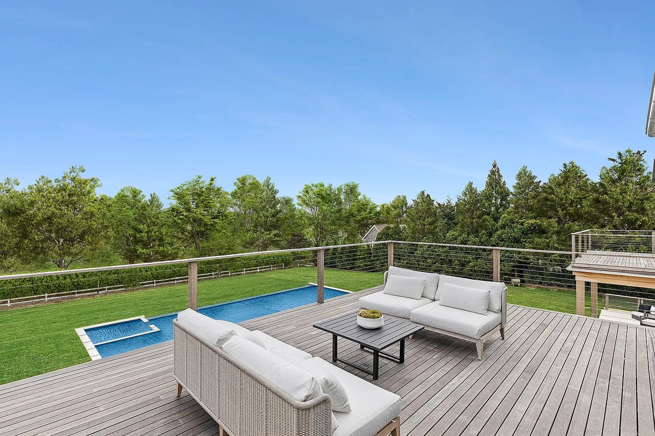 637 Halsey Ln - In Contract