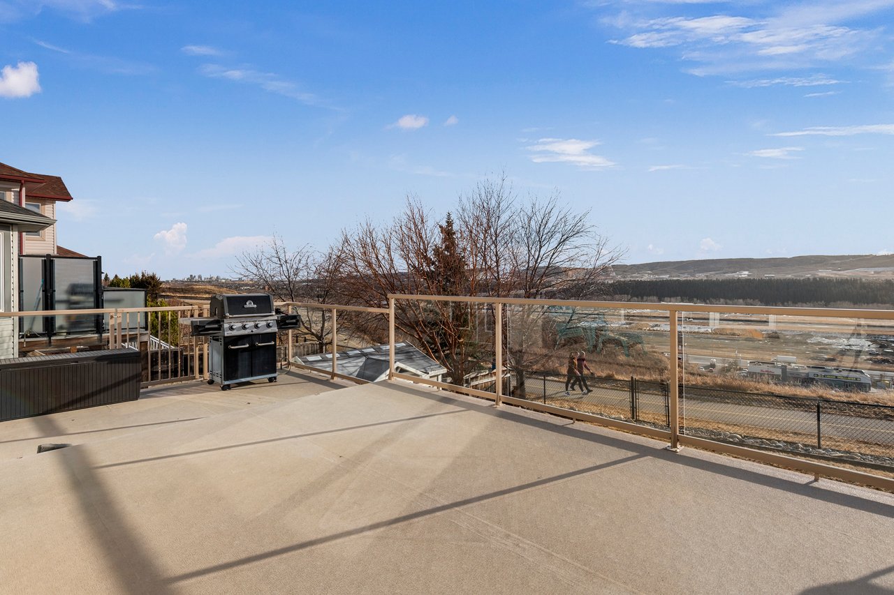 98 Tuscany Ravine Close NW