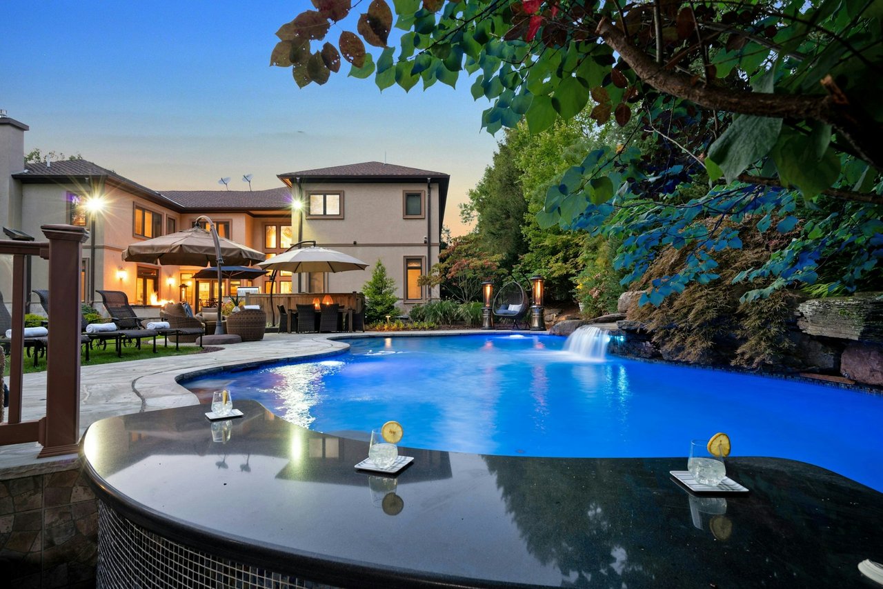 Entertainer's Paradise, Upper Saddle River, NJ