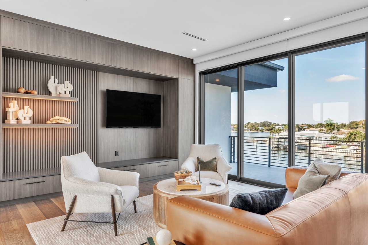 1075 31st Terrace NE