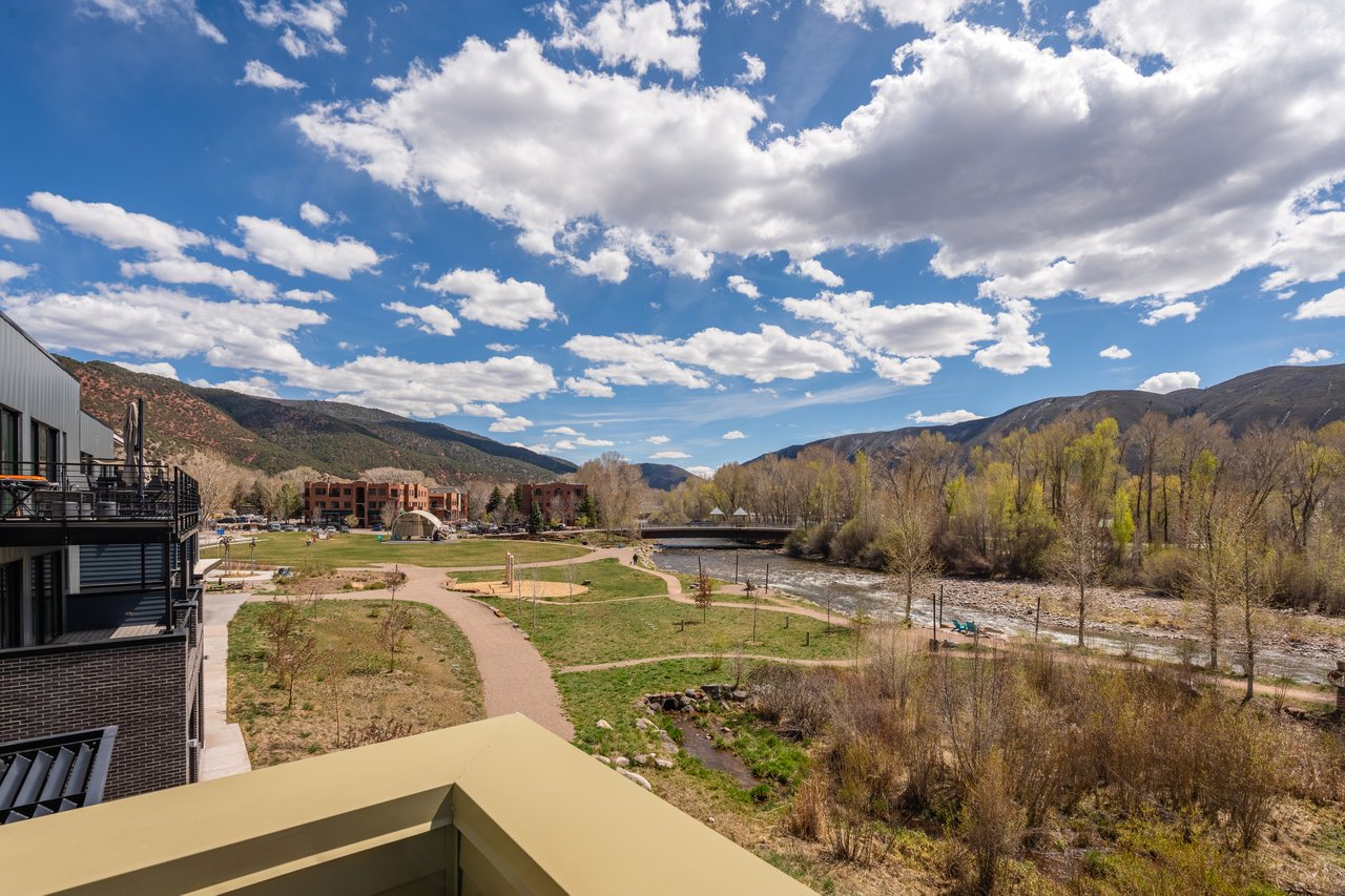 22856 Two Rivers Road