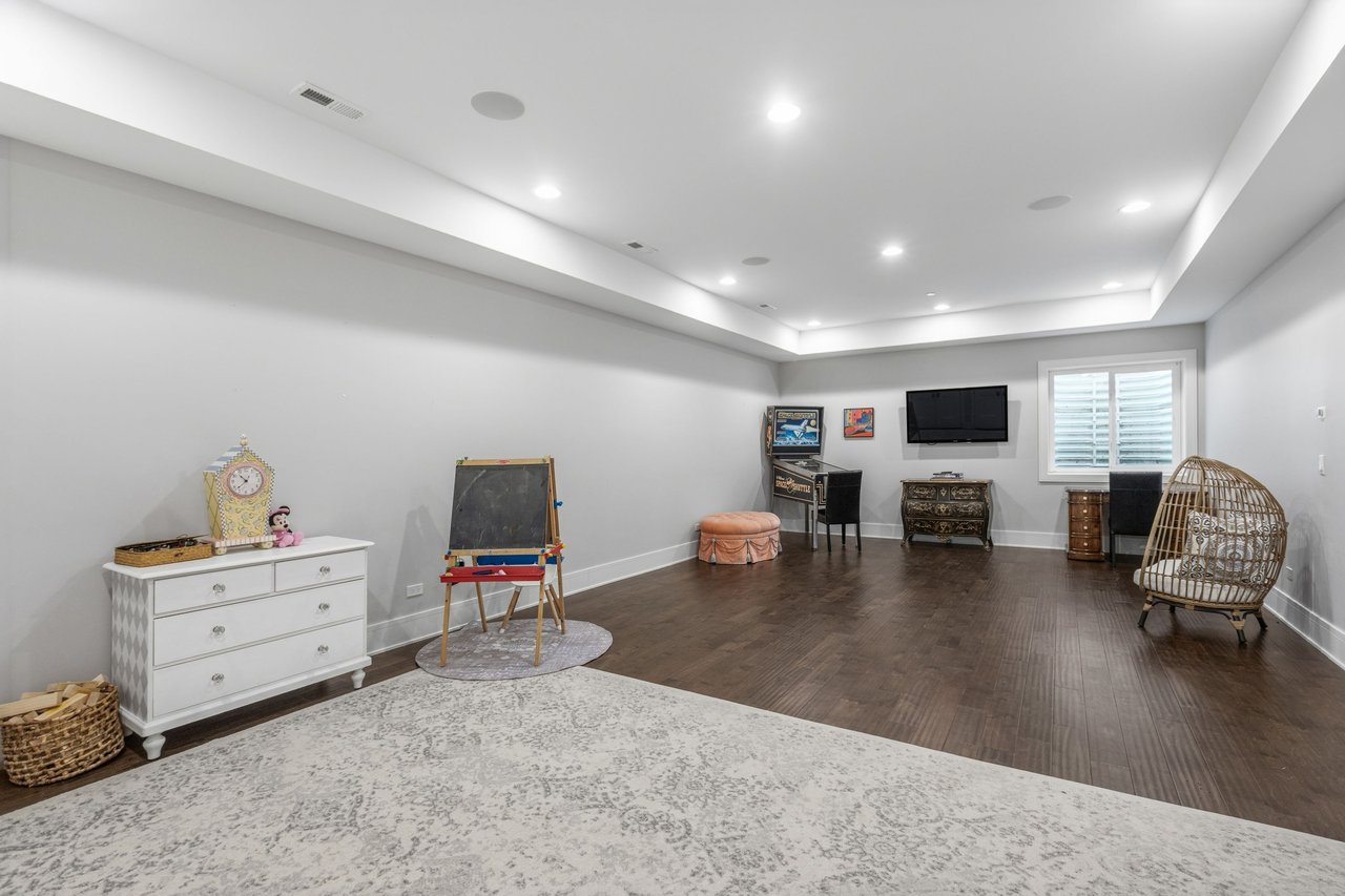 618 Buckingham Place